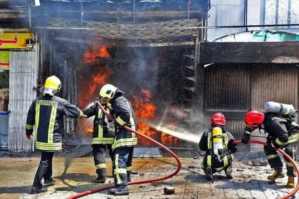 آتش سوزی گسترده در شرکت تولید لنت ترمز کاشان